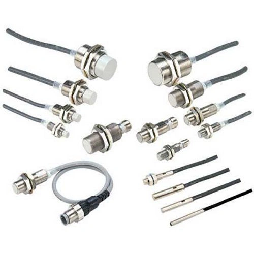 Cảm biến Omron E2E-X10D1S-M1